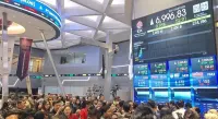 IHSG Ditutup Melonjak Tembus Level 6.500! Seluruh Sektor Hijau